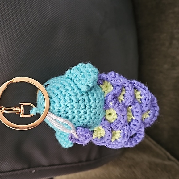 Bamboo Peacock Keychain - Picture 3 of 6